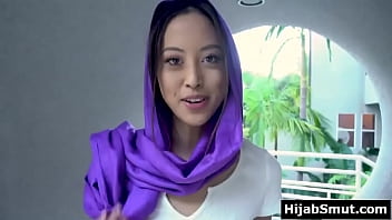 Gadis Muslimah Panas Tak Bisa Berhenti Membayangkan Ngesek