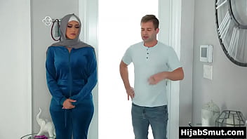 Gadis Muslim Perawan Digoyang Tetangga