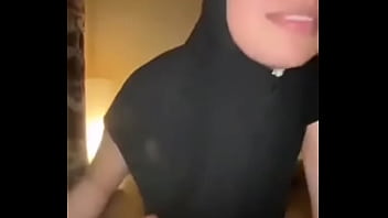 Ngesek Memek Ketat Kontol Besar Pakai Jilbab