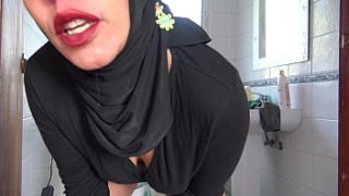 Milf Biseksual Turki Mengocok Dari Celah Berbulunya
