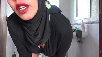Milf Biseksual Turki Mengocok Dari Celah Berbulunya