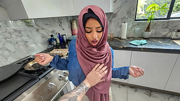 Istri Berhijab Seksi Ingin Selamatkan Pernikahan Dengan Belajar Ngentot Mulut Dan Bicara Mesum – Hijablust