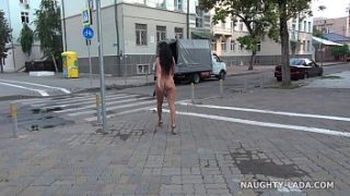 Telanjang Bulat Di Depan Umum. Bugil Di Jalanan Kota