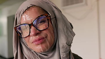 Gadis Berhijab Cosplay Dihardcore Oleh Milf Amerika