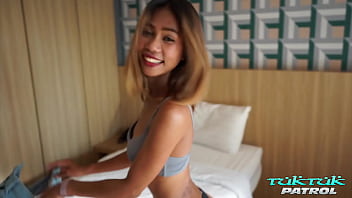 Patroli Tuktuk, Cewek Bangkok Langsing Dihujani Penis