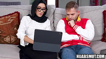 Gadis Muslim Berfantasi Bercinta Dengan Teman Sekelas