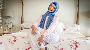 Pacar Menawarkan Petualangan Seru Untuk Kekasih Berhijab – Hijablust