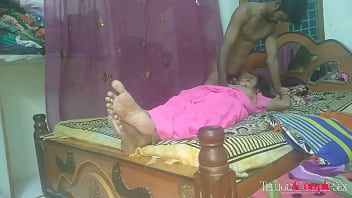 Pasangan Asli Telugu Bercakap Sambil Bercinta Dalam Video Seks Rumahan India Ini