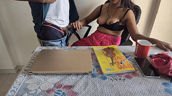 Desi Indian Bhabhi Lagi Kerja Di Kantor, Aku Pun Langsung Ngentotnya Dengan Brutal