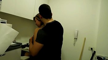 Malam Itu Aku Main Ke Rumah Teman, Eh Ketemu Tantenya Yang Genit. Langsung Kuajak Main Dan Kubikin Dia Merintih Nikmat.
