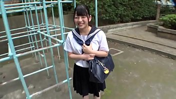 Gadis Jepang Imut Berbaju Seragam Digoyang Di Kamar Hotel
