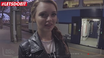 Emily Thorne Dan Charlie Dean – Bercinta Seru Dengan Gadis Rusia Cantik Di Luar Negeri