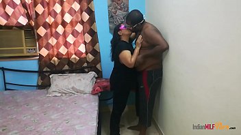 Savita Bhabhi, Bidadari Nyata Yang Menggairahkan Suami Tamilnya