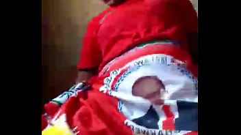 Mama Afrika Panas Melebarkan Memek Dengan Seragam Seksi