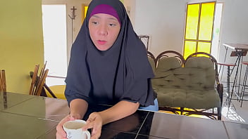 Menipu Madrastra Arab Muslimku Dengan Hijabnya