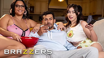 Ashlyn Peaks & Chloe Surreal Mengajak Gebetan Mereka Nonton Film, Tapi Malah Berubah Jadi Malam Panas Bertiga