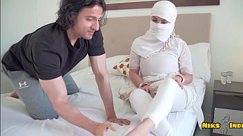 Gadis Muslim Submisif Dengan Payudara Besar Bercinta Keras Dengan Pria Desi