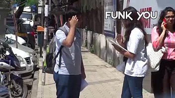 Gadis Ini Nanya Ukuran Kontol Ke Orang Asing! Prank Gila Di India