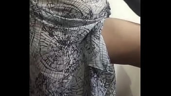 Istri Nakal India Bermain Dengan Tubuhnya