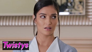 Ketika Gadis-gadis Bermain – (india Summer, Emily Willis) – Tunduk Dan Menggoda – Twistys