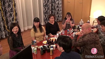 Pesta Panas Untuk Yang Berumur 50-an! Wanita Matang Cerai Beraksi Dalam Orgy Seks – Pembukaan
