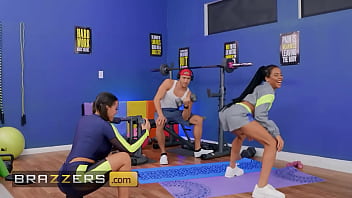 Brazzers – Nikmati Sensasi Panas Menonton Bintang Porno Terseksi Berkeringat Saat Latihan Mesra Mereka