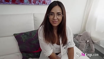 Andrea Butuh Ditempeleng Pantat! Dia Sudah Bosan Jadi Perawan Pantat.