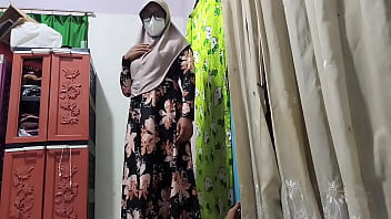 Guru Menemukan Murid Sedang Masturbasi, Lalu Mengajaknya Bercinta