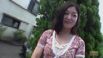 Pria Bertubuh Kecil Memuaskan Wanita Asia Dewasa Yang Sangat Bergairah