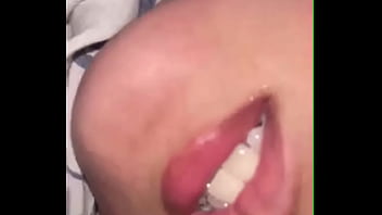 Tante Indonesia Minta Dipijat Badannya Yang Pegal