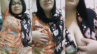 Payudara Gadis Cantik Yang Menggoda