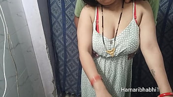 Bhabhi India Yang Seksi Dan Berlekuk Menggoda