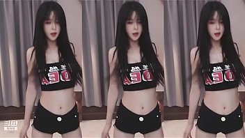 Cô Gái Trung Quốc Uốn éo Thân Hình Mảnh Mai